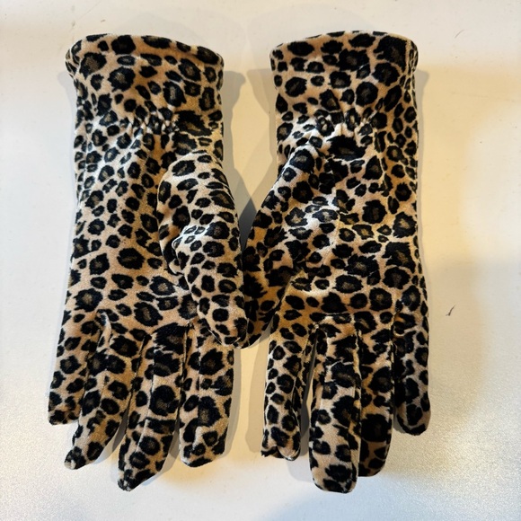 Leopard Print Gloves - Picture 1 of 3